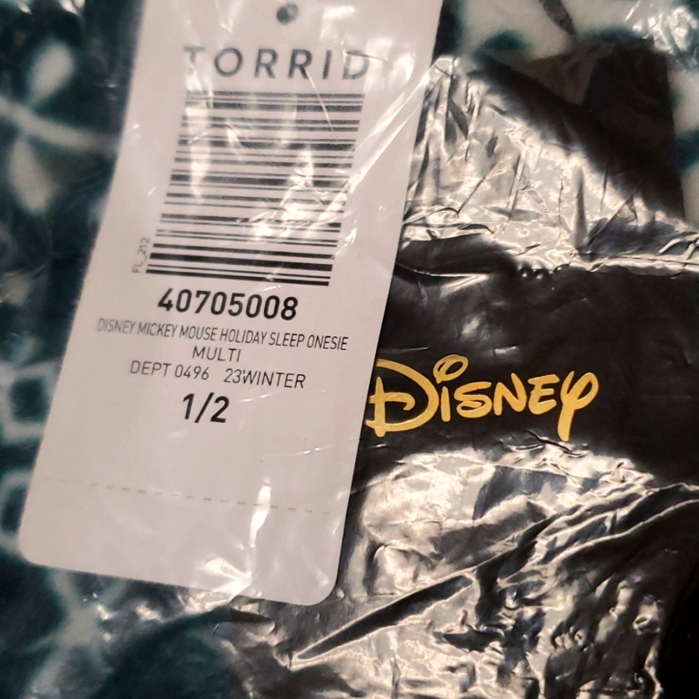 ❤️NWT TORRID PAJAMA DISNEY CHRISTMAS HOLIDAY MICKEY MOUSE ONESIE PLUS - Picture 7 of 12